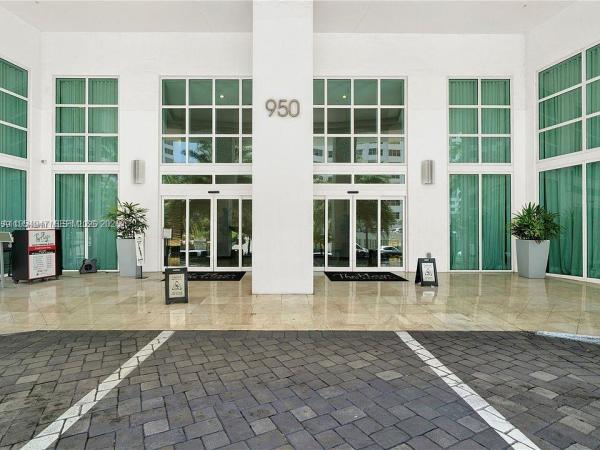 The Plaza On Brickell East, 950 Brickell Bay Dr #200, Miami, Florida 33131, image 1