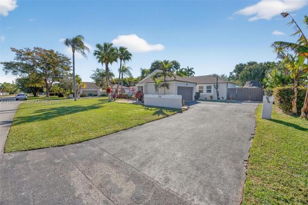 Weitzer Shauna Meadows, 15280 SW 153rd St, Richmond West, Florida 33187, image 2