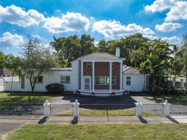 Country Club Estates, 520 Morningside Dr, Miami Springs, Florida 33166, image 1