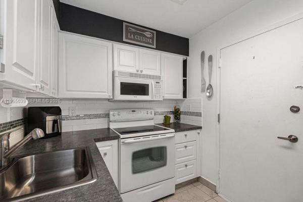 Towne Royale, 17800 Atlantic Blvd #203, Sunny Isles Beach, Florida 33160, image 2
