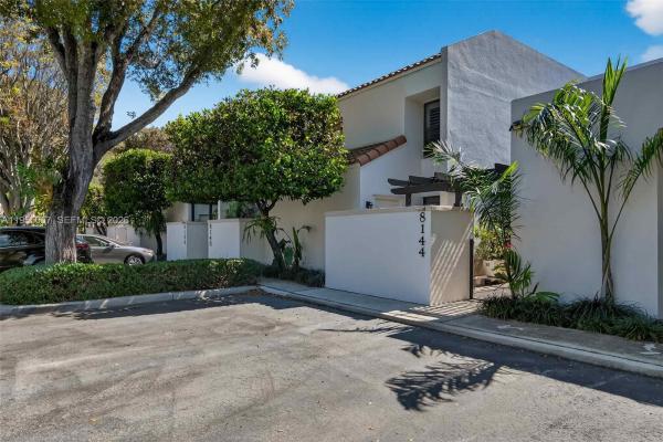 Dadeland Walk, 8144 SW 86th Ter, Kendall, Florida 33143, image 3