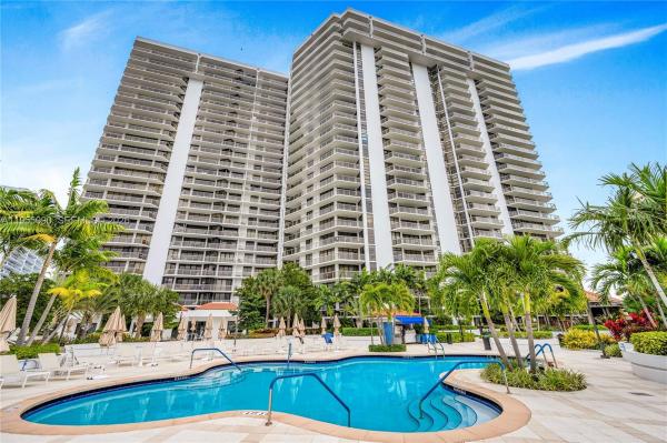 Hamptons West, 20281 E Country Club Dr #210, Aventura, Florida 33180, image 1