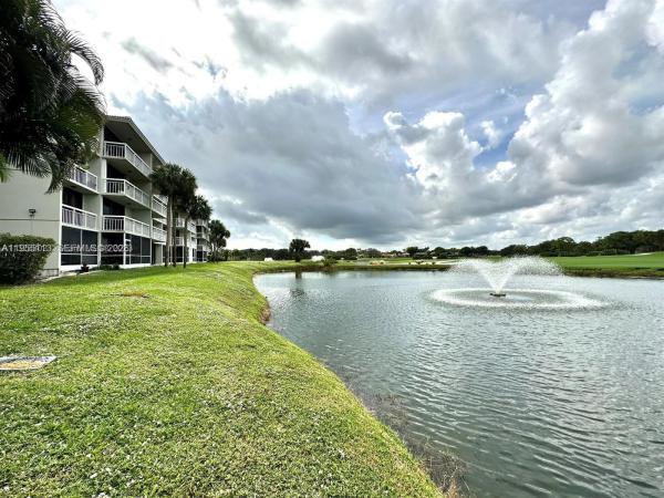 Whitehall Village, 2621 Village Blvd #102, West Palm Beach, Florida 33409, image 2
