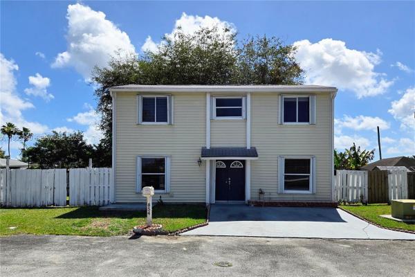 Villas Of Palm Bay, 854 SW 8th Pl, Florida City, Florida 33034, image 2