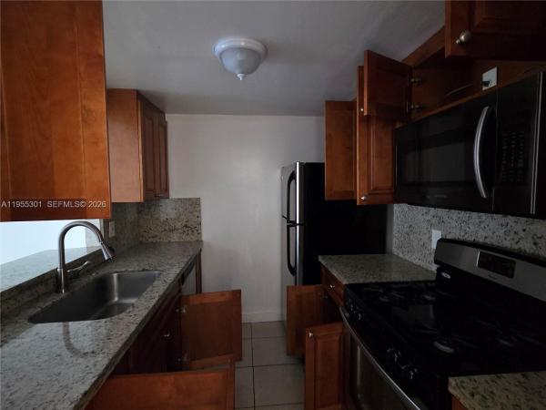 Venetian Gardens At Country Club Of Miami, 17901 NW 68th Ave #T-106, Hialeah, Florida 33015, image 2