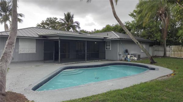 Lone Pine Estates, 323 W Canterbury Dr W, Riviera Beach, Florida 33407, image 3