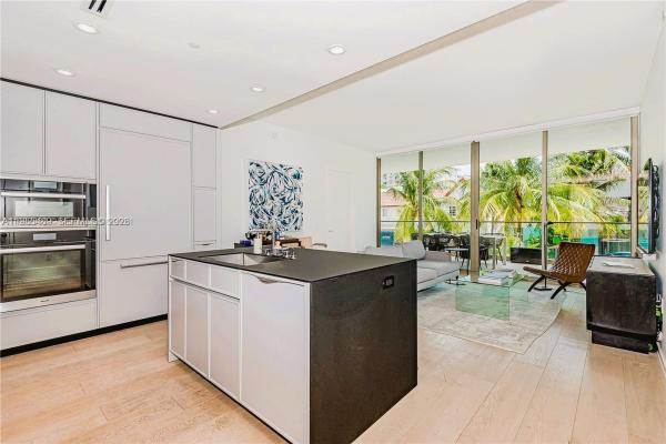 300 Collins, 300 E Collins Ave #2D, Miami Beach, Florida 33139, image 3
