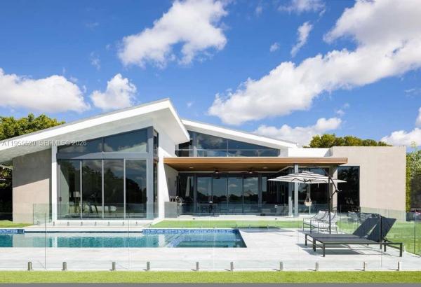 1830 NE 193rd St, Unincorporated Dade County, Florida 33179, image 1