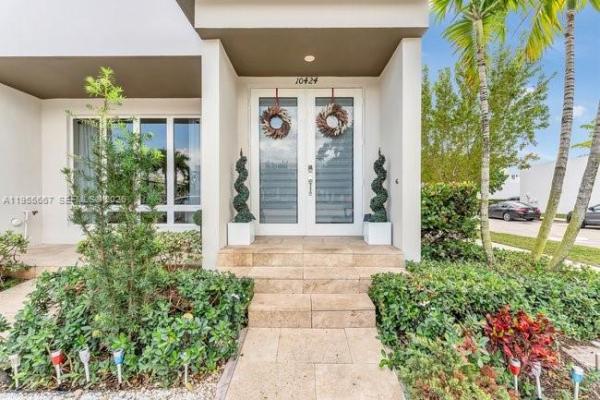 Landmark At Doral, 10424 NW 66th St, Doral, Florida 33178, image 1