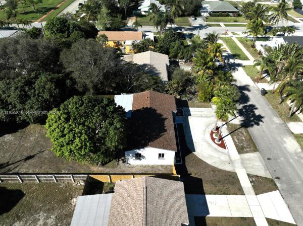 Kelsey City, 136 N Evergreen Dr, Lake Park, Florida 33403, image 2