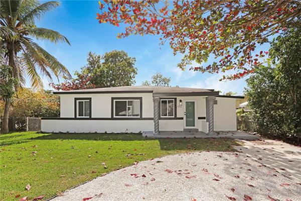 Belford Carr, 990 NE 159th St, North Miami Beach, Florida 33162, image 1