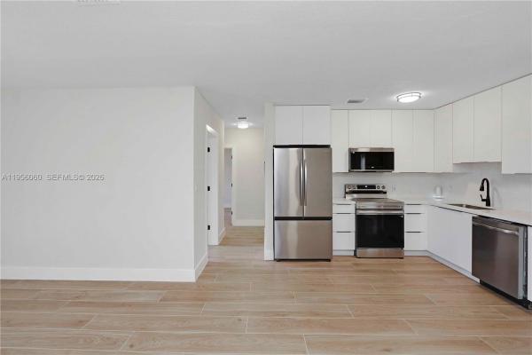Belford Carr, 990 NE 159th St, North Miami Beach, Florida 33162, image 3