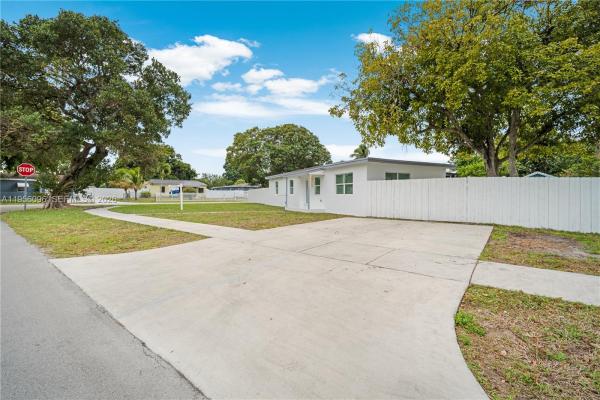 Norwood, 19450 NW 6th Ave, Miami Gardens, Florida 33169, image 1