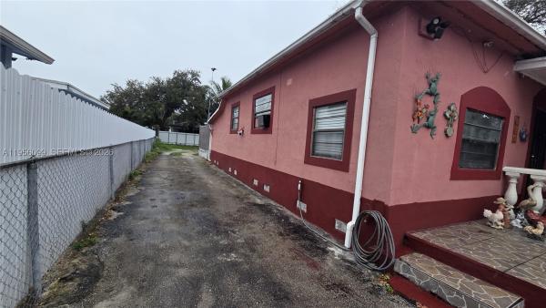 2764 NW 31st St, Unincorporated Dade County, Florida 33142, image 3