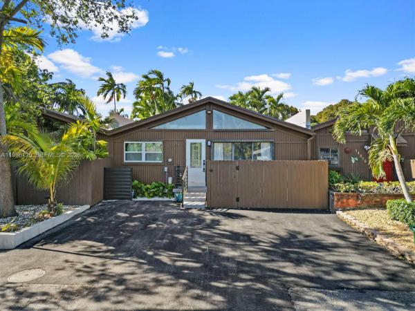 11316 SW 112th Cir Ln E, Unincorporated Dade County, Florida 33176, image 1