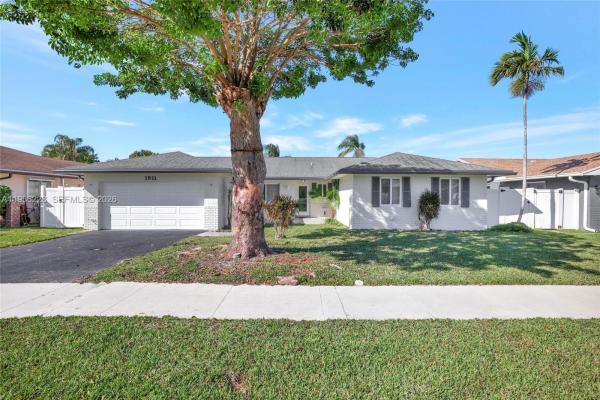 Royal Palm Lakes Estates, 1911 NW 40th Ct, Oakland Park, Florida 33309, image 1