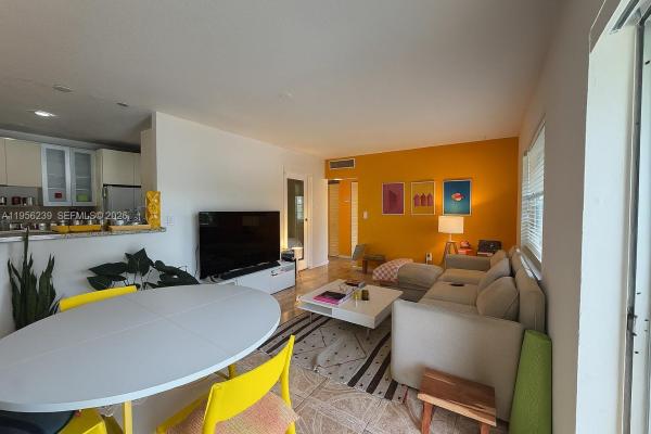 Wendover, 13101 Memorial Hwy #215, North Miami, Florida 33161, image 2
