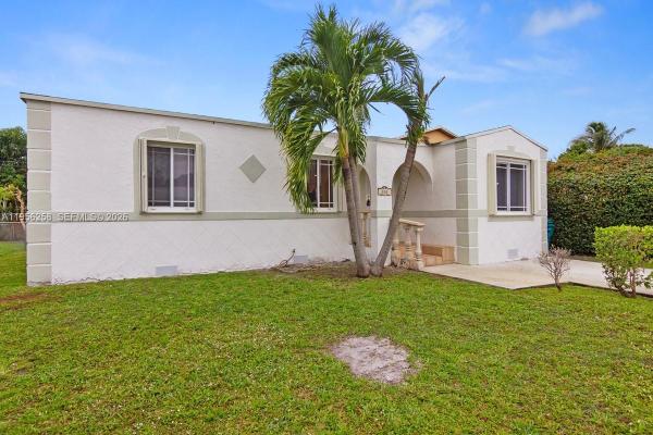 Stephens Manor, 830 NW 74th St, Gladeview, Florida 33150, image 2