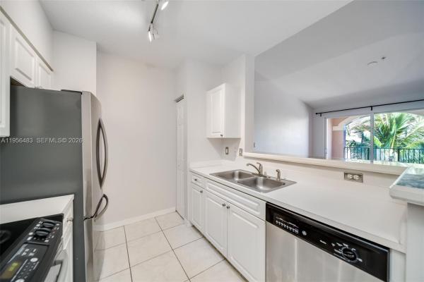 Gables Court, 6831 SW 44th St #304, Glenvar Heights, Florida 33155, image 3