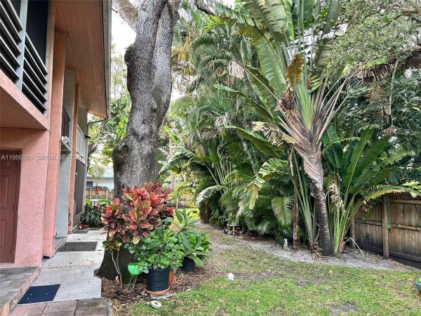 Oak Tree Garden, 815 SW 30th St #J, Fort Lauderdale, Florida 33315, image 1