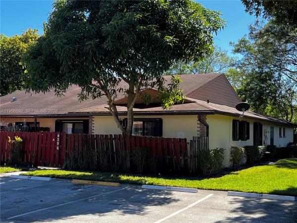Westchester Townhouses, 4296 Woodstock Dr #A, West Palm Beach, Florida 33409, image 1
