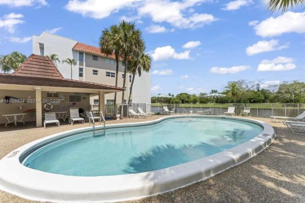 Las Vistas In Inverrary, 3774 Inverrary Blvd #101P, Lauderhill, Florida 33319, image 1