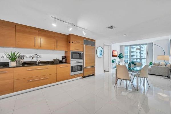 Icon Brickell Tower 3, 485 Brickell Ave #1711, Miami, Florida 33131, image 2