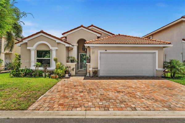 Banyan Oakridge, 3388 SW 49th St, Hollywood, Florida 33312, image 1