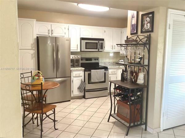 Hollybrook Golf & Tennis Club, 361 S Hollybrook Dr #305, Pembroke Pines, Florida 33025, image 2