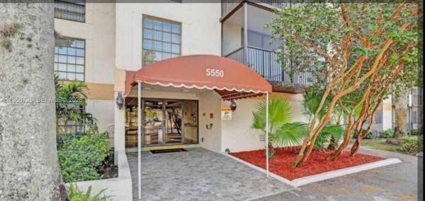 Inverwood Of Inverrary, 5550 NW 44th St #106B, Lauderhill, Florida 33319, image 1