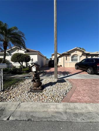 Peral, 15421 SW 95th Ln, The Hammocks, Florida 33196, image 3