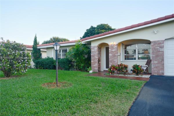 Crystal Lake Villas, 1236 NW 43rd St, Deerfield Beach, Florida 33064, image 2