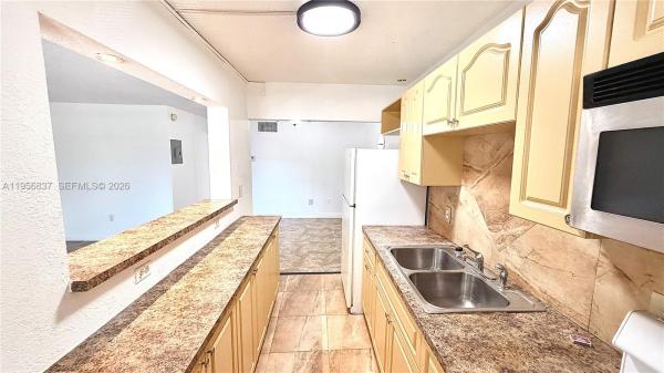 20311 NE 2nd Ave #27, Unincorporated Dade County, Florida 33179, image 1