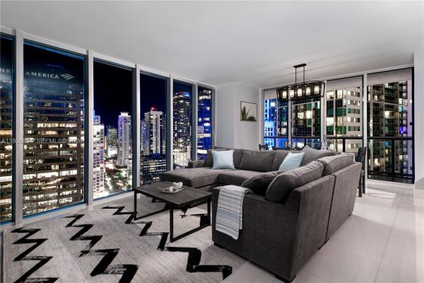 Icon Brickell Tower 3, 485 Brickell Ave #3208, Miami, Florida 33131, image 2