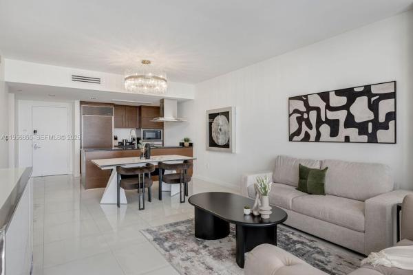 Icon Brickell Tower 3, 485 Brickell Ave #4706, Miami, Florida 33131, image 2