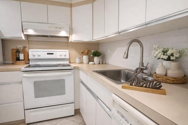 18th Hole At Inverrary, 3920 Inverrary Blvd #608C, Lauderhill, Florida 33319, image 1