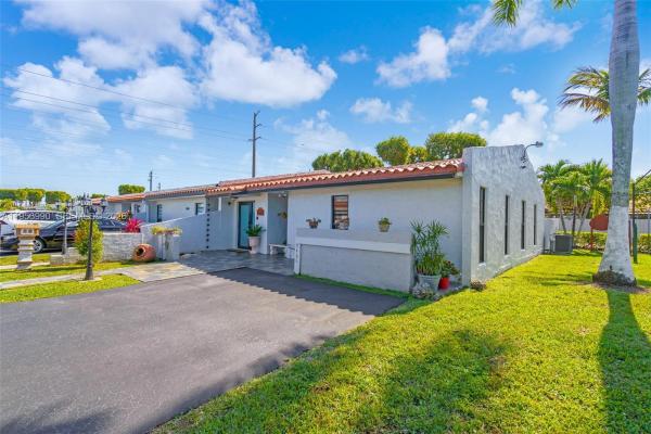 Villas Of Madeira, 9466 SW 6th Ln, Fountainebleau, Florida 33174, image 3
