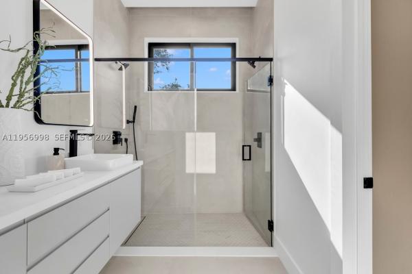 De Hedouvilles, 3200 Thomas Ave, Miami, Florida 33133, image 2