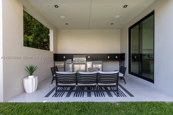 De Hedouvilles, 3200 Thomas Ave, Miami, Florida 33133, image 1