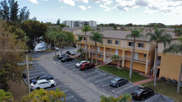 6205 Kendale Lakes Cir #289, Unincorporated Dade County, Florida 33183, image 1