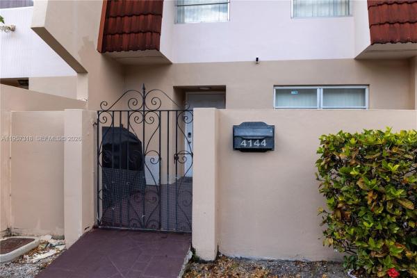 The Manors Of Inverrary, 4144 Inverrary Dr #15G, Lauderhill, Florida 33319, image 1
