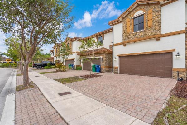 4268 SW 166th Ct, Unincorporated Dade County, Florida 33185, image 1