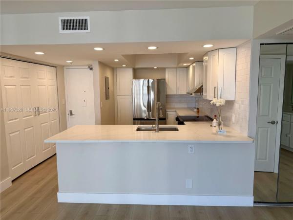 Coronado Tower 1, 20335 W Country Club Dr #1203, Aventura, Florida 33180, image 2