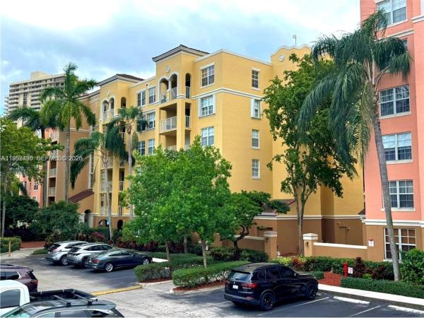 The Yacht Club At Aventura, 19555 E Country Club Dr #8108, Aventura, Florida 33180, image 2