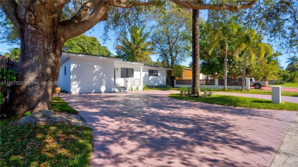 315 NE 160th Ter, Unincorporated Dade County, Florida 33162, image 1