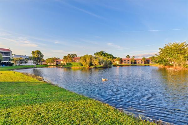 Racquet Club At Bonaventure, 220 Lakeview Dr #113, Weston, Florida 33326, image 1