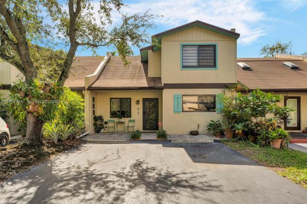 Country Squire, 678 NE 1st St, Dania Beach, Florida 33004, image 1