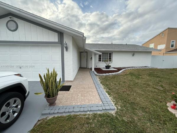 Cape Coral, 2146 SE 15th Pl, Cape Coral, Florida 33990, image 1