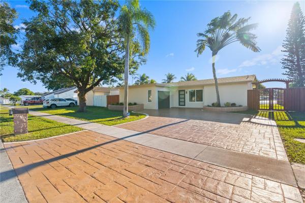 Westview, 1221 NW 96th Ter, Pembroke Pines, Florida 33024, image 2