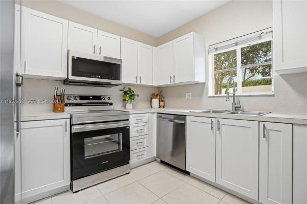 Entrada At Sunrise Townhomes, 11338 NW 34th Pl, Sunrise, Florida 33323, image 2